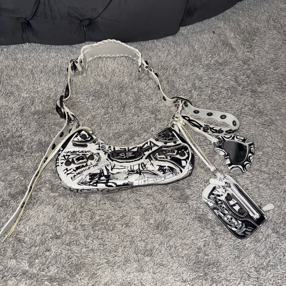 Balenciaga Le Cagole Graffiti Giant Studs Shoulder Bag Leather XS - Picture 4 of 5